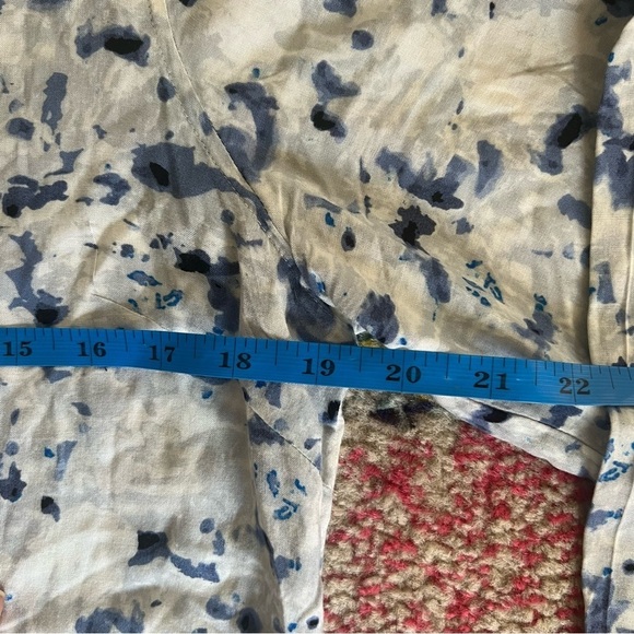 Van Heusen button down shirt size L 100% rayon - Picture 3 of 6